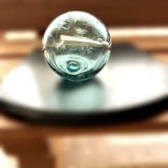 青色ガラス浮き玉約8cm - メルカリ