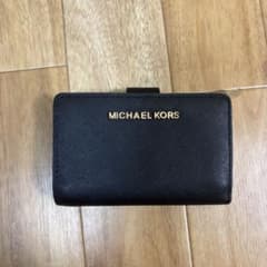 マイケルコース　MICHAEL KORS 黒　折り財布のサムネイル