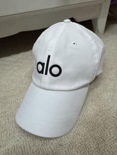 alo yoga ホワイト キャップ スポーツ ランニング - メルカリ