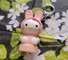 ハローキティ★キーホルダー★招福★ウサギ★卯★うさぎ★おみくじ付き★縁起物★ ハローキティ ウサギのキーホルダー - メルカリ