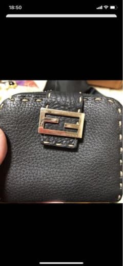 FENDI 財布　折り財布のサムネイル