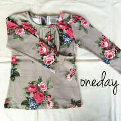 リボン付き花柄トップス　子供服　ロンT　130cmのサムネイル