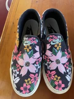 NIKE スニーカー　花柄のサムネイル