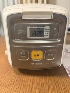 r*!様 TIGER JAIR551 炊飯器 0.54L (3合)ホワイトのサムネイル