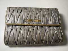 MIU MIU ミュウミュウ マテラッセ 三つ折り財布 ウォレット レザーのサムネイル