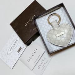 GUCCI ハート 総柄 キーリング キーチャーム ベージュ 型押しのサムネイル