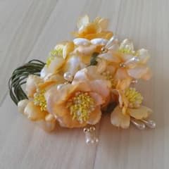 お花のコサージュのサムネイル