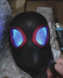 スパイダーマン マスク 3D LED発光マスク 充電式 眼可動 コスプレ用のサムネイル