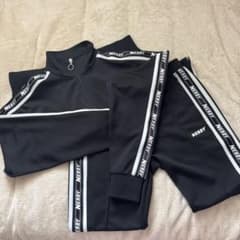 ★美品★ NERDY ブラック ジャージ　セットアップのサムネイル