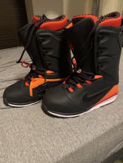 美品］NIKE SB LUNAR 28cm スノボブーツ ブラック/オレンジ - メルカリ