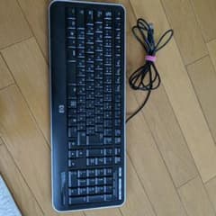 hpのキーボード、ほとんど使わずにしまっていました。裏の爪が片方なしです。のサムネイル