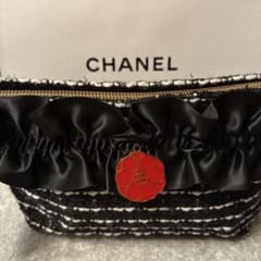 新品❤️CHANEL ノベルティ カメリアチャーム付き ツイード舟形ポーチ