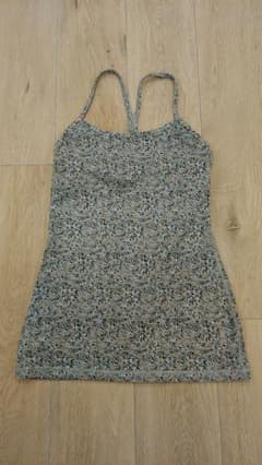 ルルレモンlululemonタンクサイズ4のサムネイル