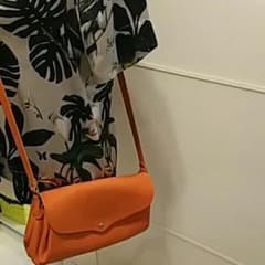 りーさま専用　ヌメ皮　オレンジのショルダーバックのサムネイル