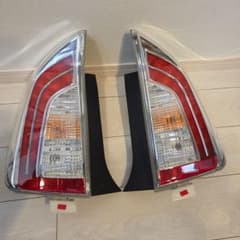 30　プリウス　後期　純正テールランプ　極美品