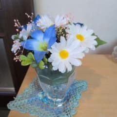 造花 アレンジメント ブルー＆ホワイト 卓上装飾のサムネイル