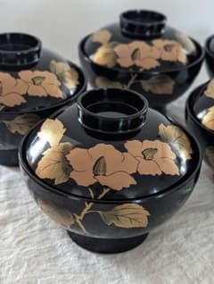 ⭐️ 会津塗 天然木加工品 四君子蒔絵 朱内朱 蓋付きお吸物椀揃 5客 ⭐️ 会津塗】御吸物椀揃 黒漆 蒔絵 木箱付（五客）美品 - メルカリ