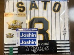 阪神タイガース　佐藤輝明ユニフォームMサイズのサムネイル