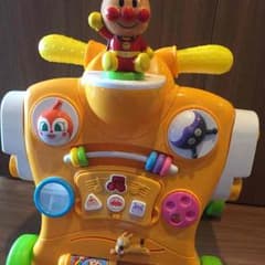 【ほぼ新品】アンパンマン 乗って！押して！へんしんウォーカー ベビー用品のサムネイル
