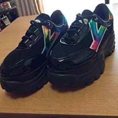 厚底靴のサムネイル