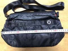 ブラック　小さめドットショルダーバックのサムネイル
