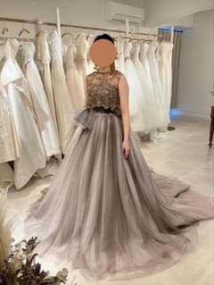 ウェディングドレス　カラードレス　くすみ　ピンクチュールドレス　結婚式のサムネイル