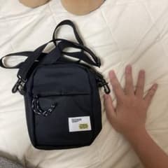 セール中ショルダーバッグ　ユニセックス　黒のサムネイル