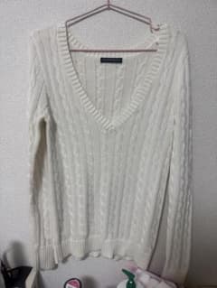 Brandy Melville 白 Vネック ニットのサムネイル