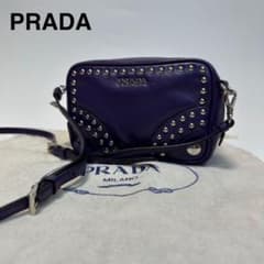 o02【極美品】プラダ ロゴ金具 ビジュー レザー カメラバッグ