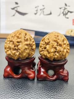 ❤️新入荷❤️No.895❤️文玩くるみ（文玩核桃） 三角型　白獅子 ❤️新入荷❤️No.895❤️文玩くるみ（文玩核桃） 三角型 白獅子