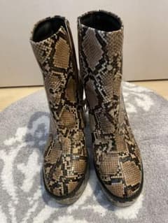 ショートブーツのサムネイル