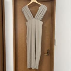 【試着のみ・美品】ロング丈 ワンピース ベージュのサムネイル