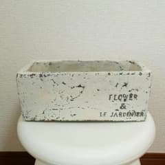 陶器のアンティーク風ポットのサムネイル