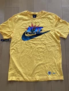 Nike イエロー Tシャツ グラフィックプリントのサムネイル