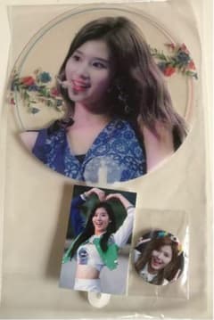 twice サナ うちわ＆缶バッジ＆カードのサムネイル