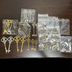 【ハンドメイド資材】アンティーク調 鍵チャーム まとめ売りのサムネイル