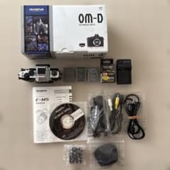 OLYMPUS OM-D E-M5 シルバー （ショット数8679回） - メルカリ