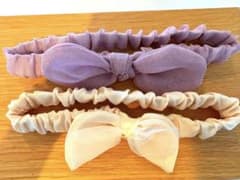リボン付きヘアバンド2つセット（ラベンダー・アイボリーよりの白）のサムネイル