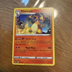 Charizard ポケモンカードのサムネイル