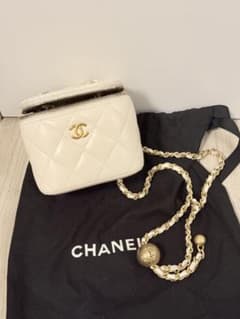 シャネル CHANEL ミニバニティポーチ パールボールチェーン ホワイト美