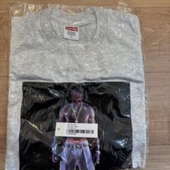 新品未使用　supreme hologram teeのサムネイル