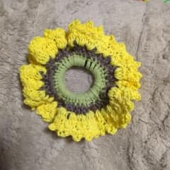 ハンドメイド かぎ針編み ひまわり シュシュのサムネイル
