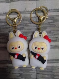 ラブブ キーホルダー 2個セット 追跡番号付き発送のサムネイル