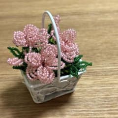 新作パールビーズ　ネコとフラワーバスケット　25cm X35cm ビーズフラワー バスケット - メルカリ