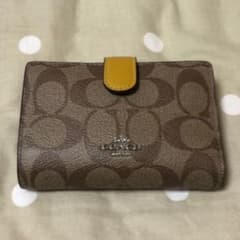 COACH コーチ 二つ折り財布のサムネイル