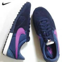 【最終値下げ】WMS NIKE PRE MONTREAL RCR VNTGのサムネイル
