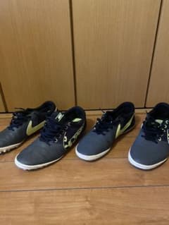 サッカーナイキ　トレーニングシューズ　フットサル　シューズ　2足セットのサムネイル
