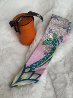 【美品】HERMES ツイリー 三美神 Les Trois Grâces ピンク 美品】HERMES ツイリー 三美神 Les Trois Grâces ピンク - メルカリ