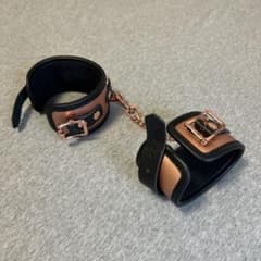 手錠　コスプレ　ブラック　ピンクのサムネイル