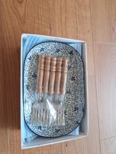 【引越間近のため値下げします！】唐草模様 楕円皿 5枚セット フォーク付のサムネイル